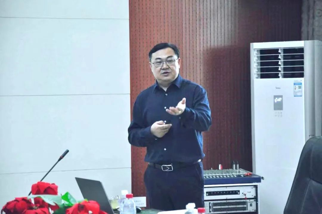 花花牛丨國(guó)家奶牛產(chǎn)業(yè)技術(shù)體系首席科學(xué)家、中國(guó)農(nóng)業(yè)大學(xué)教授李勝利一行蒞臨花花牛魯山瑞亞參觀調(diào)研