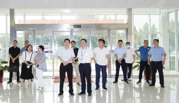 快訊|鄭州市二七區(qū)委副書記、區(qū)長虎榮鑫蒞臨河南花花牛乳業(yè)集團(tuán)調(diào)研