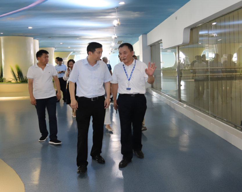 快訊|鄭州市二七區(qū)委副書記、區(qū)長虎榮鑫蒞臨河南花花牛乳業(yè)集團(tuán)調(diào)研