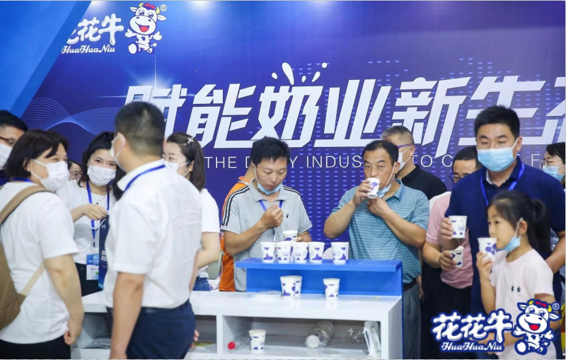 花花牛 | 第34屆中原畜牧業(yè)交易博覽會(huì)開幕河南省人民政府副省長(zhǎng)武國(guó)定蒞臨花花牛展臺(tái)參觀