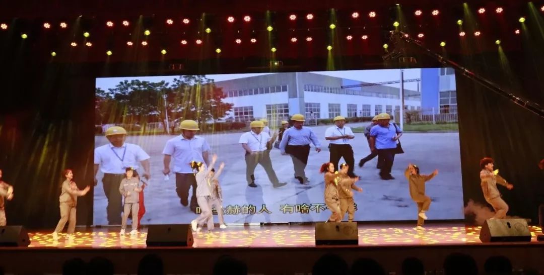 “贏在2019”，花花牛乳業(yè)集團(tuán)2019年新春晚會(huì)盛大開幕