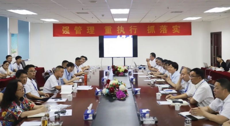 勇?lián)姑な卣齽?chuàng)新｜花花牛乳業(yè)集團召開營銷、養(yǎng)殖及飼料月度經營工作會議